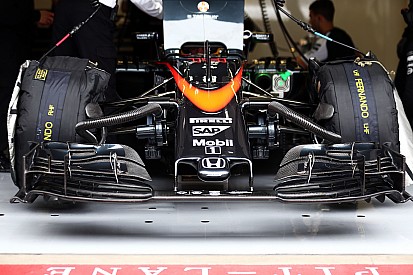 McLaren сравнит в гонке обе версии машины