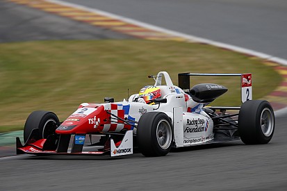 Jake Dennis segura Charles Leclerc e vence prova final em Spa-Francorchamps