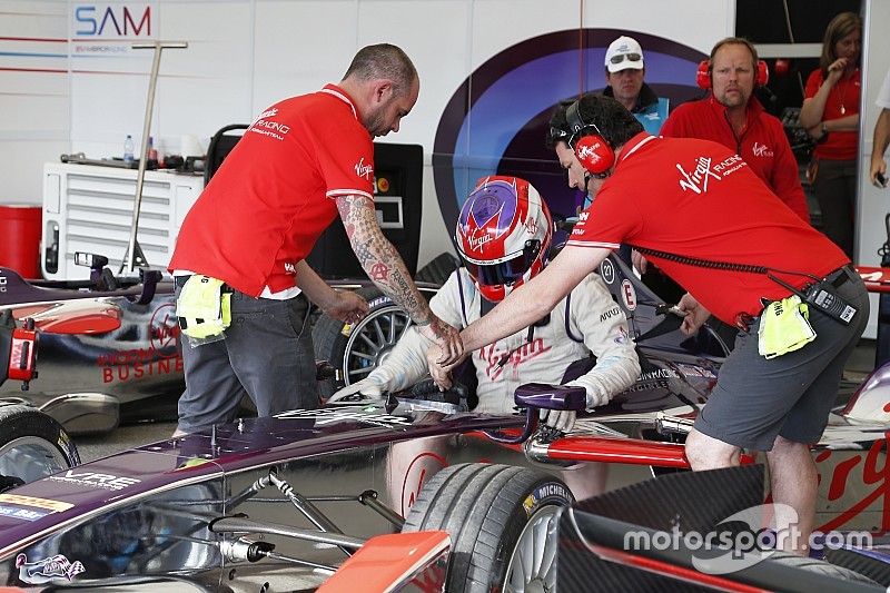 Alguersuari’s licence suspended on FIA doctors’ orders