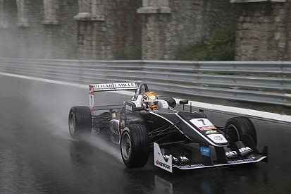 Leclerc s'impose sous la pluie au Norisring