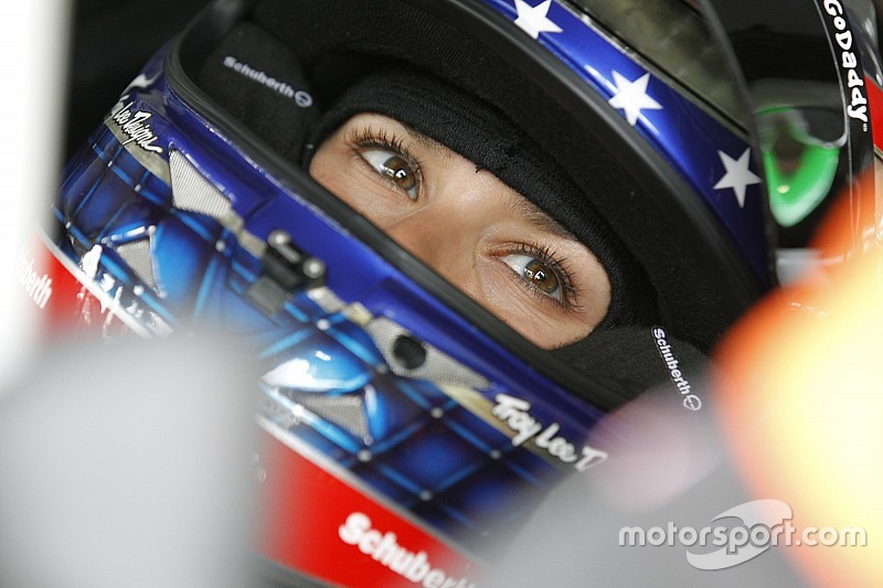 Stewart-Haas Racing espera renovar con Danica Patrick