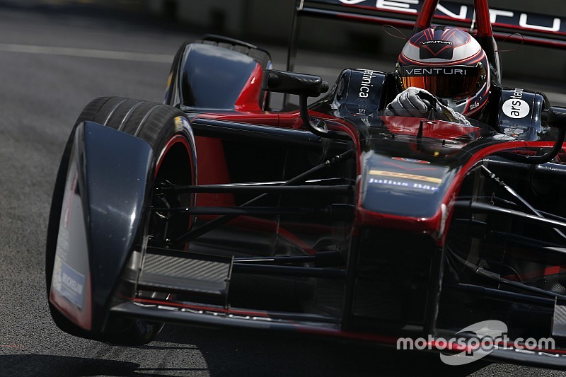 Sarrazin logra la pole para la carrera final en Londres