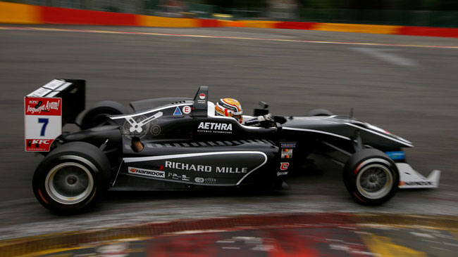 Charles Leclerc vince gara 1 a Spa e diventa leader
