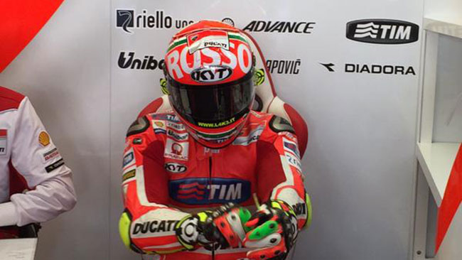 Iannone ringrazia la Ducati con il casco per il Mugello
