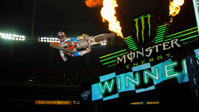 Dungey cala il tris ad Atlanta e tenta la fuga