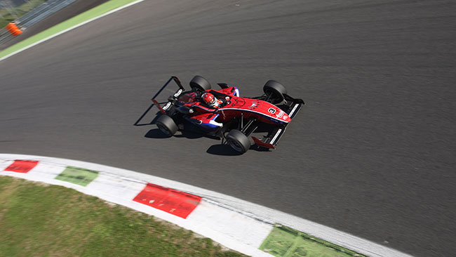Piero Longhi implacabile, vince Gara 1 a Monza