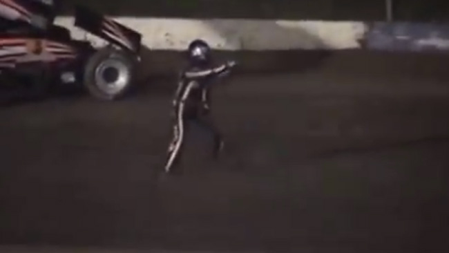 Tragedia in Midget: Tony Stewart travolge un 20enne!