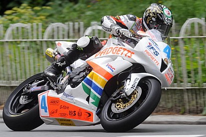Hutchinson concede il bis nella Supersport