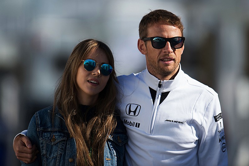 Jenson Button sufre un robo en Francia