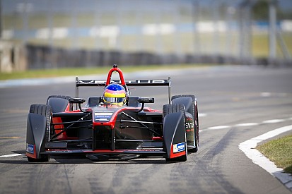 Villeneuve llega a la Fórmula E porque ama competir