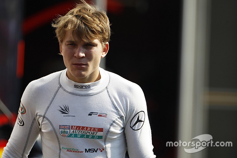 Matt Parry, heurté par un pneu -