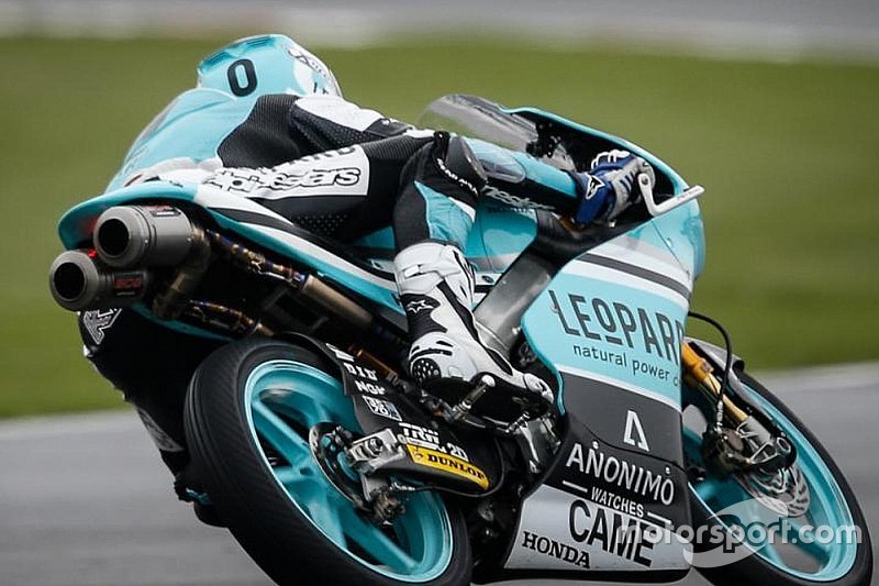 Kent domina e vince sotto la pioggia di Silverstone