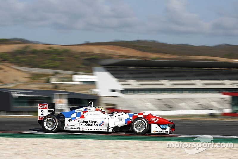 Jake Dennis vence a primeira em Portimão