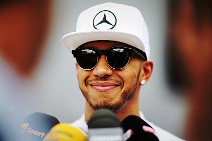 Hamilton a Milano per Petronas Syntium Cooltech
