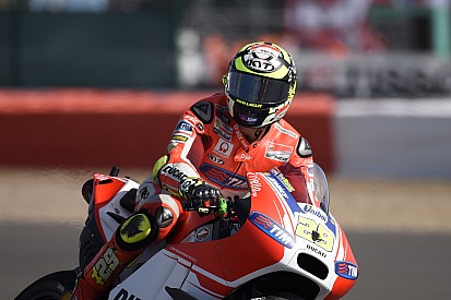 Le Ducati hanno sfilato per il centro di San Marino