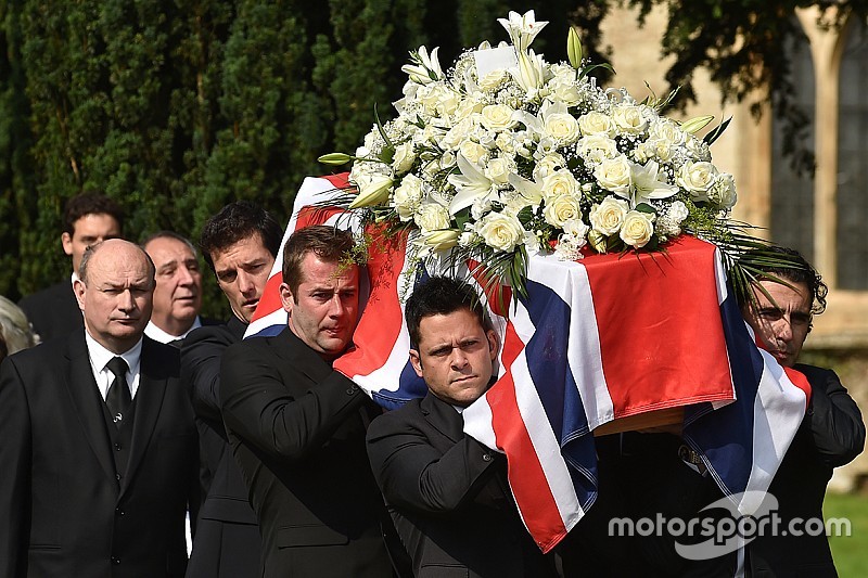 Cientos de personas despiden a Justin Wilson en Inglaterra