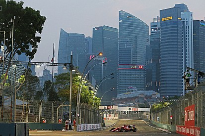"Maluco" invade pista e interrompe GP de Cingapura
