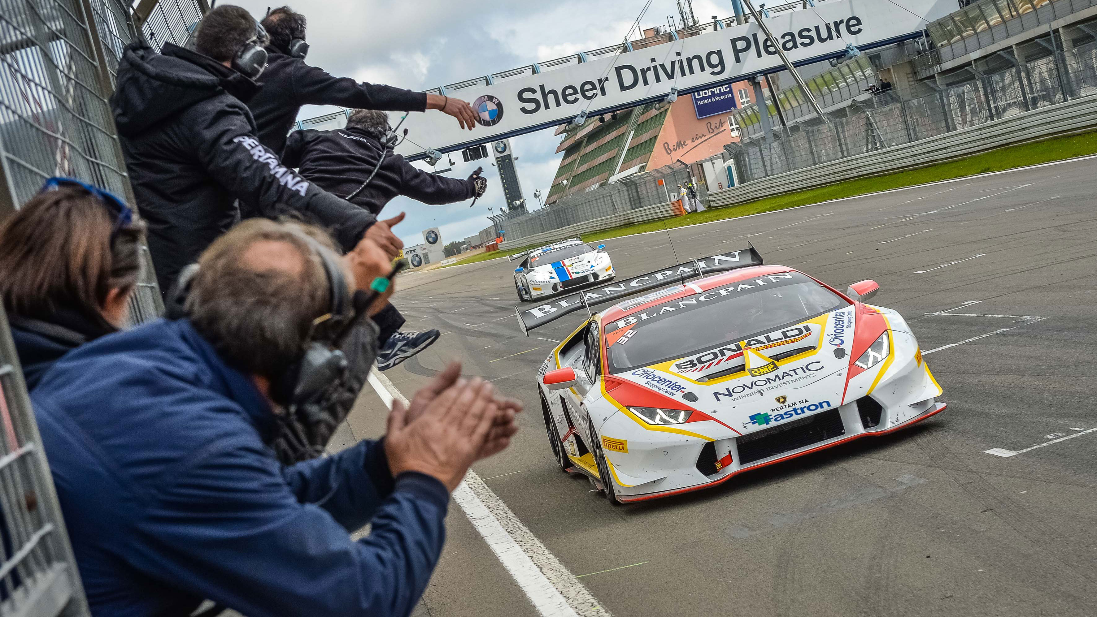 Patrick Kujala si laurea campione al Nurburgring