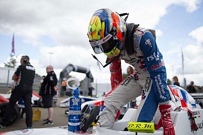 Ben Barnicoat vince Gara 1 a Le Mans