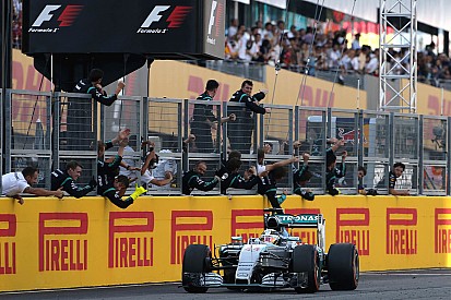 Hamilton in Giappone nella doppietta Mercedes