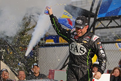 Regan Smith holds off Gibbs duo to win at Dover