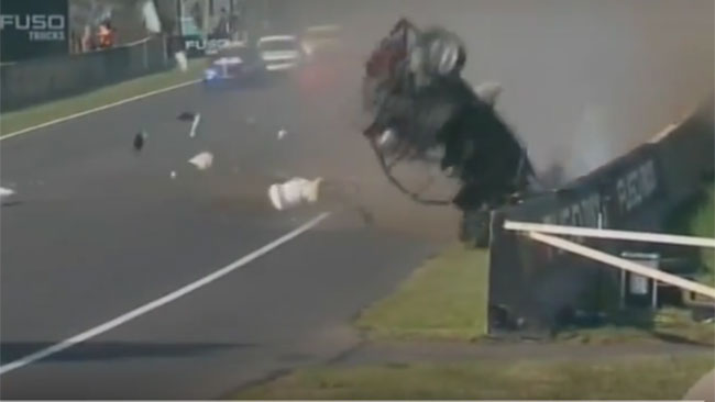 Ancora paura a Bathurst: che botto di Damien Flack!