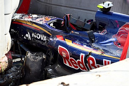Crash Sainz: la scocca ha retto all'impatto tremendo!