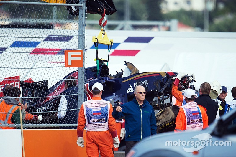 Nach Trainingscrash: Carlos Sainz unverletzt und ohne Schmerzen