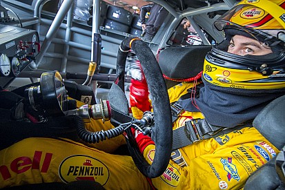 Joey Logano s’impose au Kansas