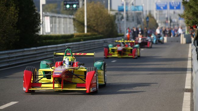 Di Grassi al top in Asia in una sessione… accorciata