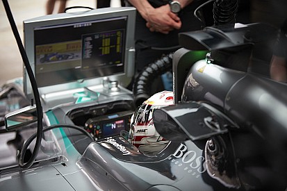 EL3 - Hamilton meilleur temps sous les trombes d'eau