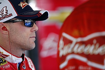 Harvick not going to "throw stones" at fellow drivers who criticized him