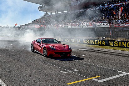 Video: Raikkonen en Vettel gaan los in de Ferrari F12tdf