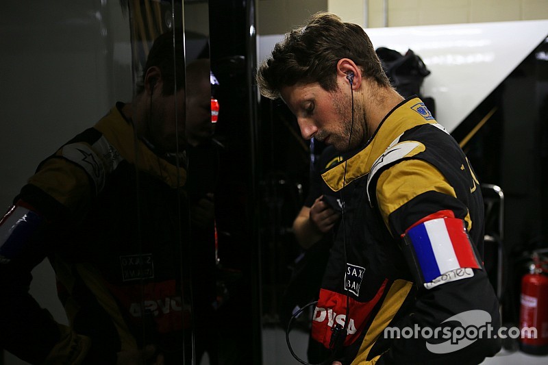 Grosjean lleva un brazalete por los atentados en Francia