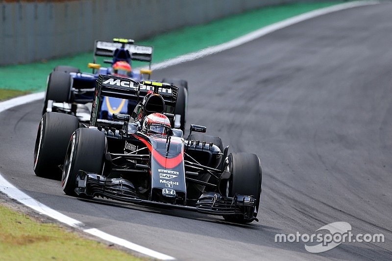 McLaren: l'ultimo Gp sarà un test in ottica 2016