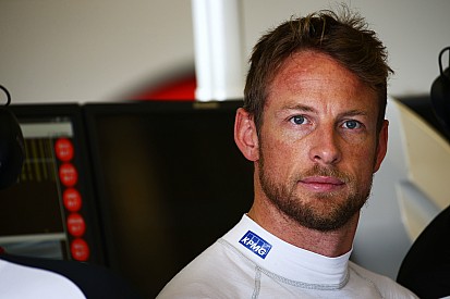 Button diz que percebeu que Bottas iria bater nele nos boxes