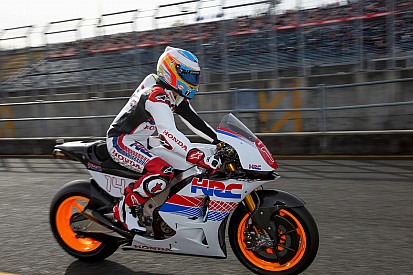 Topshots: Alonso rijdt met MotoGP en Senna's McLaren