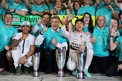 Para Hamilton, la rivalidad con Nico "es benéfica para la competencia"