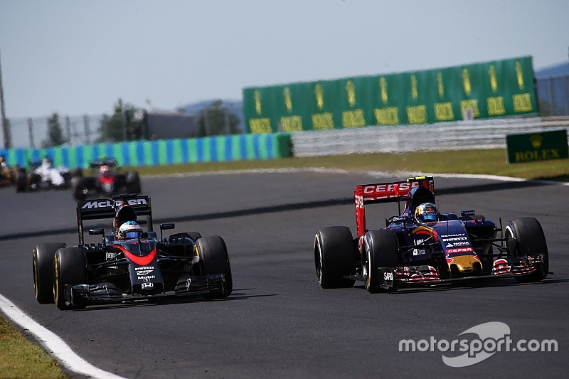 'Verstappen een goede teamgenoot voor Sainz' - Alonso