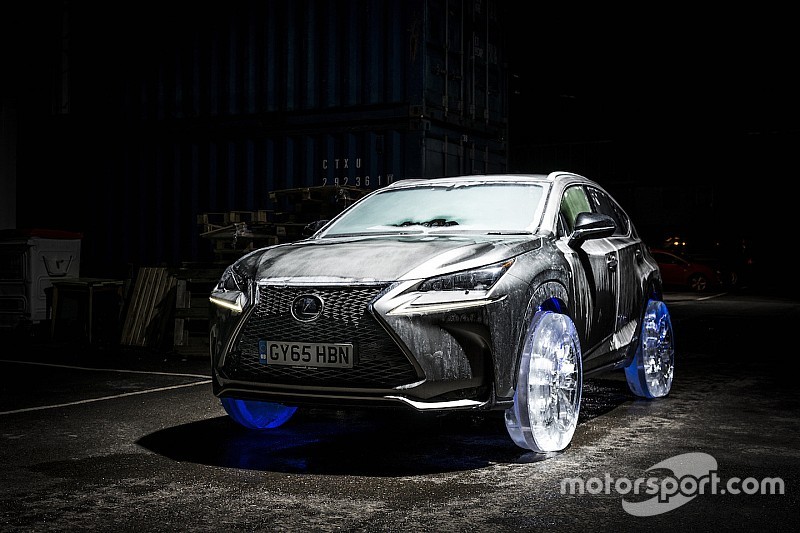 Bijzondere creatie: Lexus NX (2.200 kg) rijdt op wielen van ijs