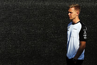 Magnussen dice que McLaren le había prometido lugar en 2015