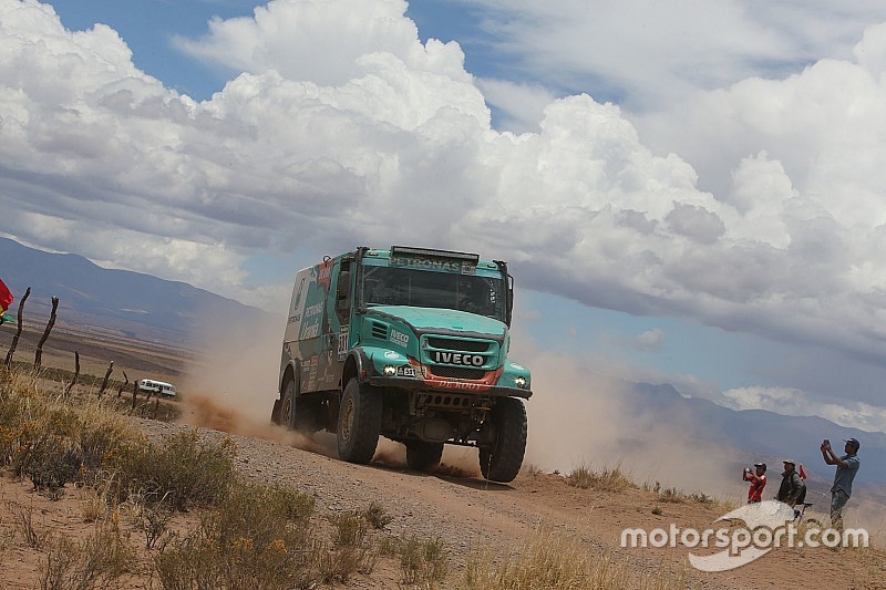 Dakar trucks: De Rooy grijpt de macht in etappe acht