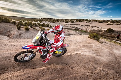 Dakar, una caduta costa la vetta a Paulo Goncalves