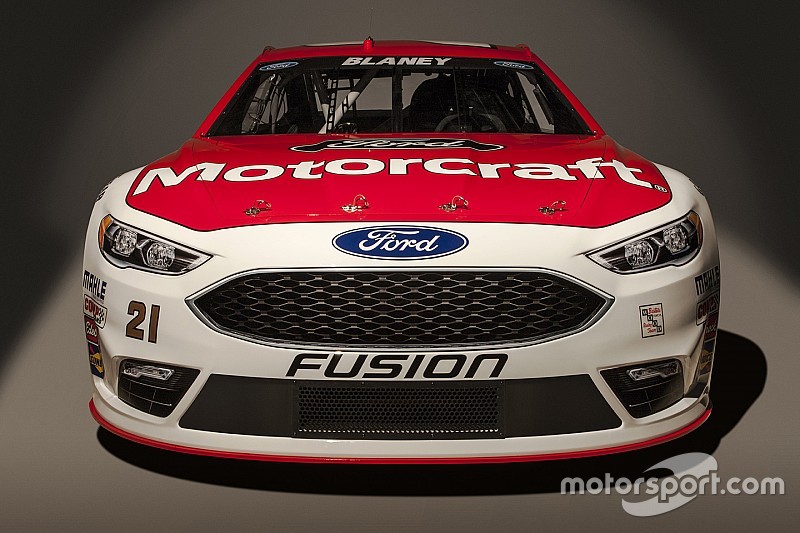 Ford's nieuwe NASCAR Sprint Cup-auto lijkt sprekend op productiewagen