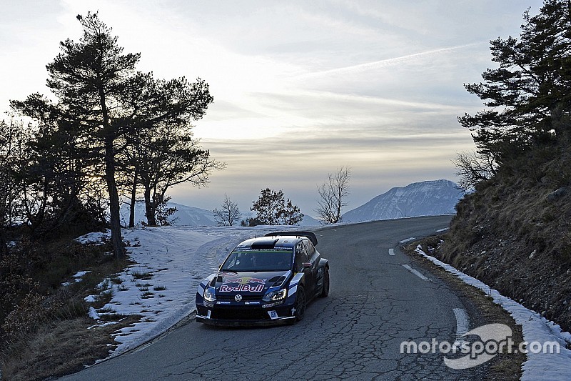 Latvala se despistó y atropelló a un fotógrafo