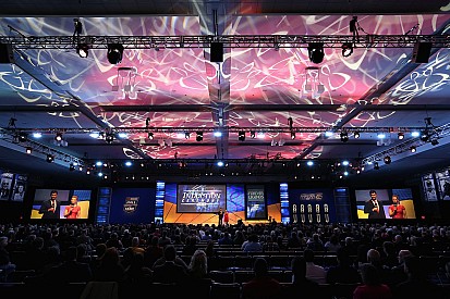 El Salón de la Fama de NASCAR recibió cinco nuevos miembros