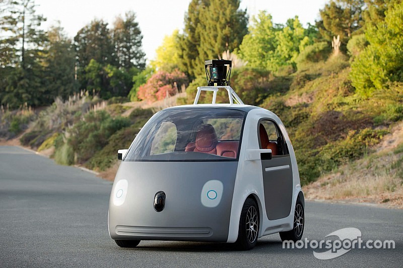 Daimler-baas onder de indruk van eerste auto's Google en Apple
