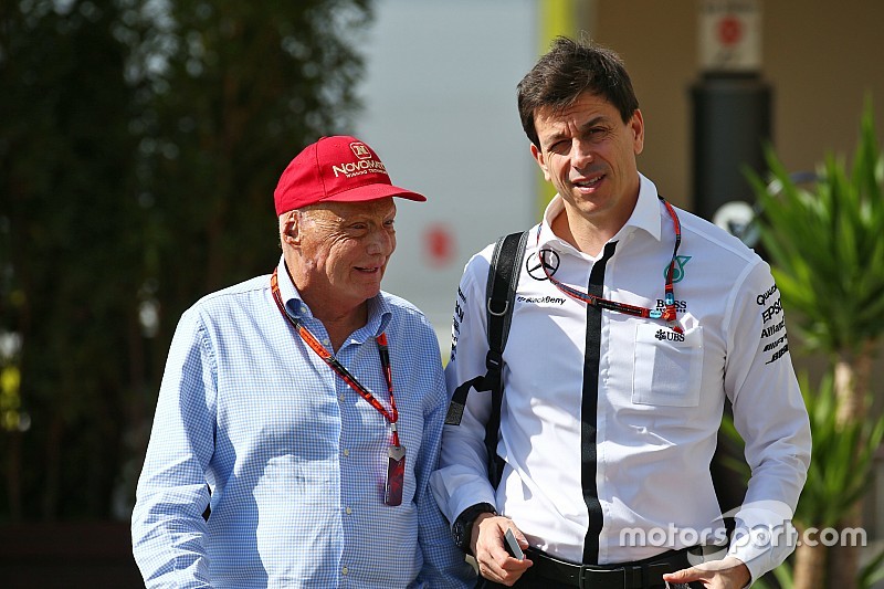 Lauda ve a Vettel como