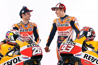 Márquez y Pedrosa presumen en Twitter la presentación de Honda