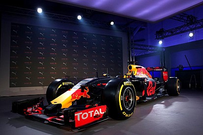 Хорнер призвал не списывать Red Bull со счетов